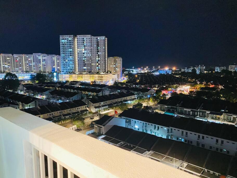 Cozy 3br With Free Netflix Apartment *